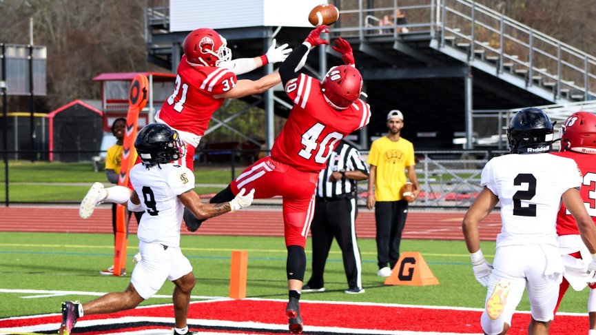 Football Holds Off Framingham State, 20-19