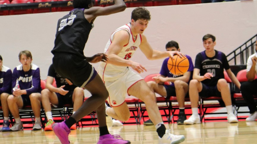 Men's Basketball Opens Vegas Trip with 88-74 Win Over Whittier