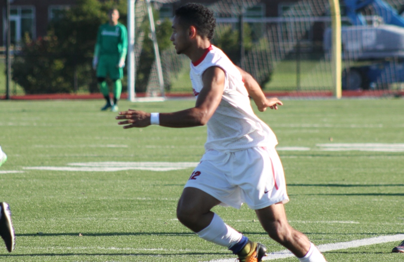 Men's Soccer Drops 2-1 Decision to Wheaton in OT