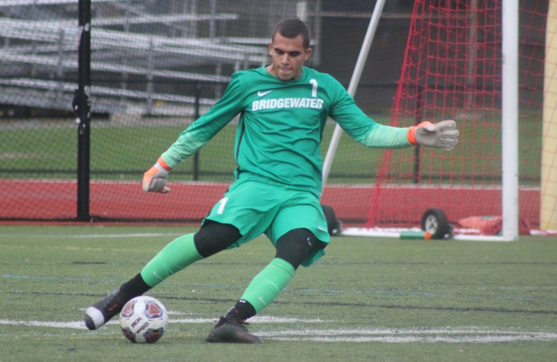 Men's Soccer Edged by MIT, 1-0