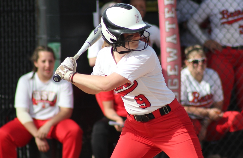 Softball Sweeps Mass. Maritime in MASCAC Doubleheader
