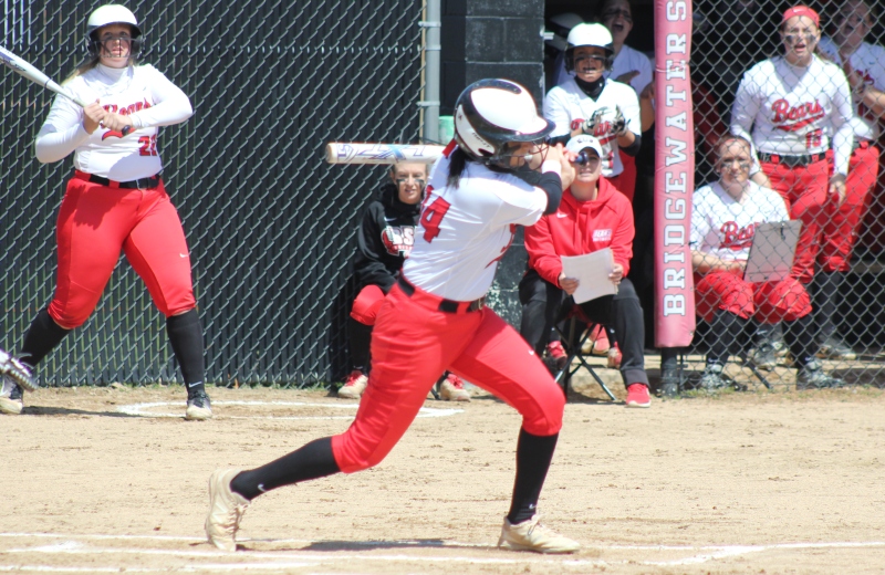 Grindle's Walk-Off Blast Lifts Softball to Doubleheader Split
