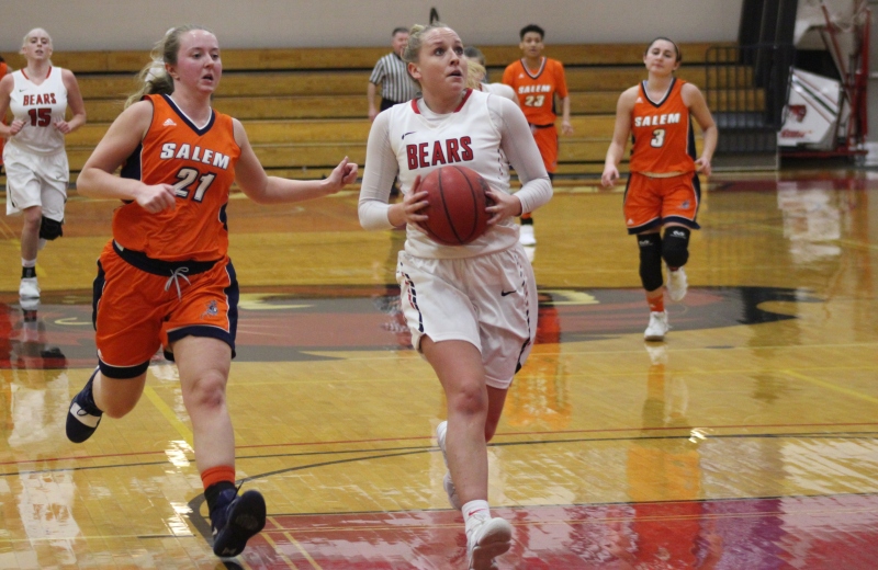 DaSilva Leads Women's Hoops to 67-47 Win over Salem