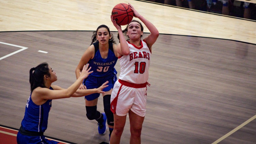 Women's Basketball Rolls to 91-46 Win Over Wellesley at The Cave Classic