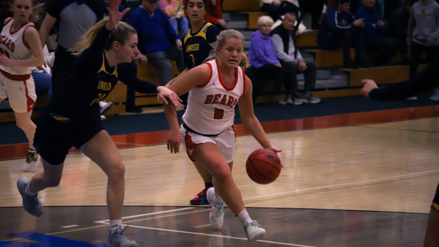 Women's Basketball Holds Off UMass Dartmouth, 95-91