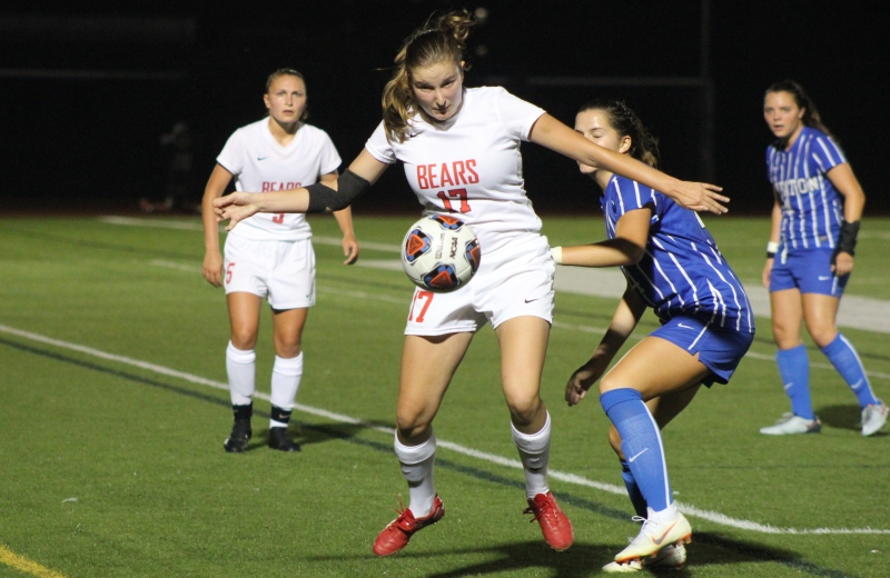 Women's Soccer Falls to Unbeaten Wheaton, 3-1