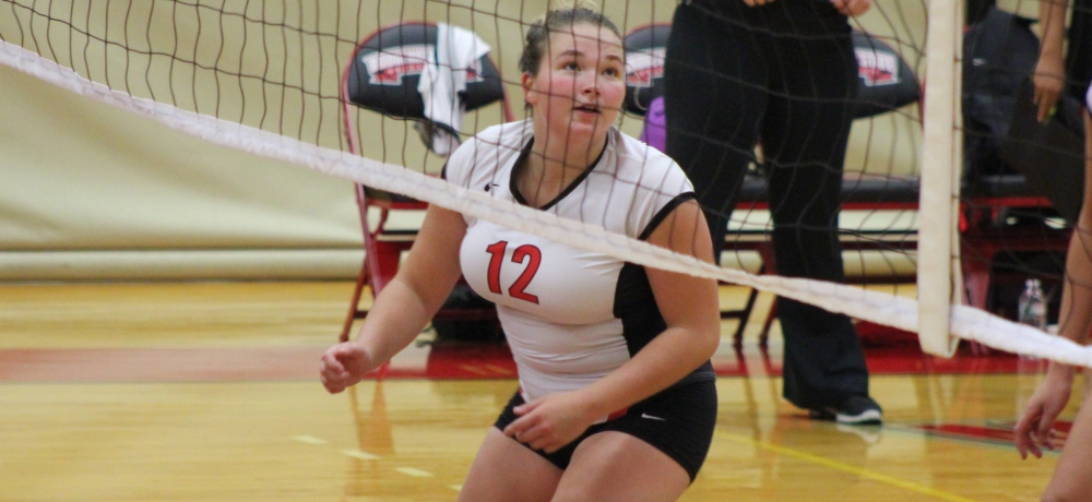 Volleyball Falls to Oneonta & Western Connecticut at Springfield Invitational