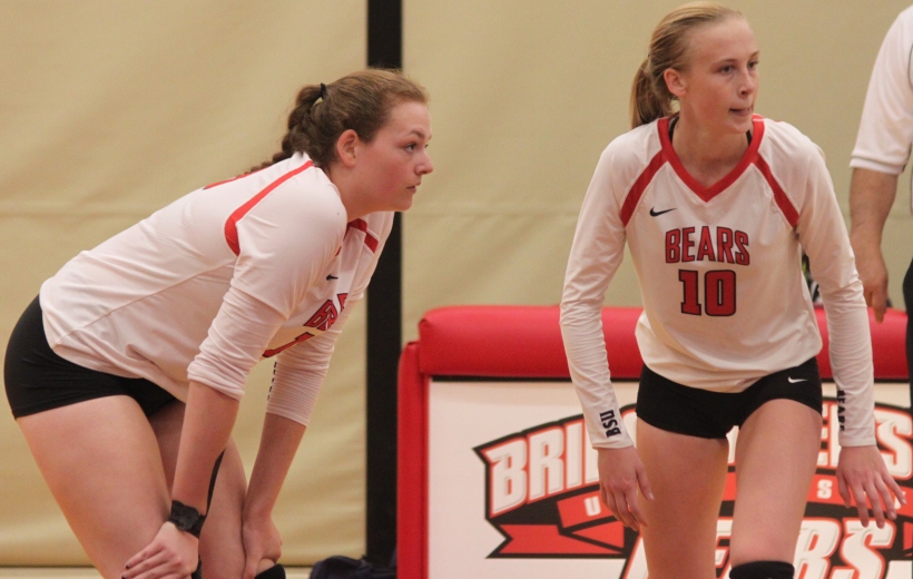 Volleyball Splits Tri-Match to Open 2019 Season