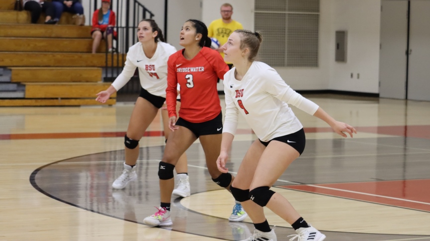 Volleyball Sweeps Past RIC, 3-0