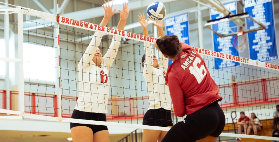 Volleyball Opens 2024 Season with 3-0 Win Over Anna Maria