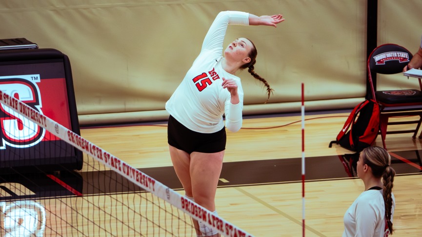 Volleyball Extends Winning Streak to Six with 3-0 MASCAC Win over Salem State