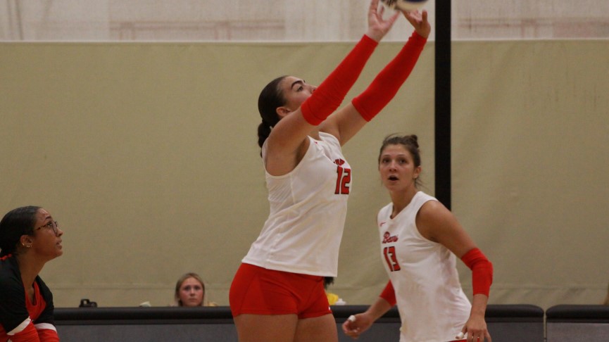 Volleyball Sweeps Past Curry, 3-0